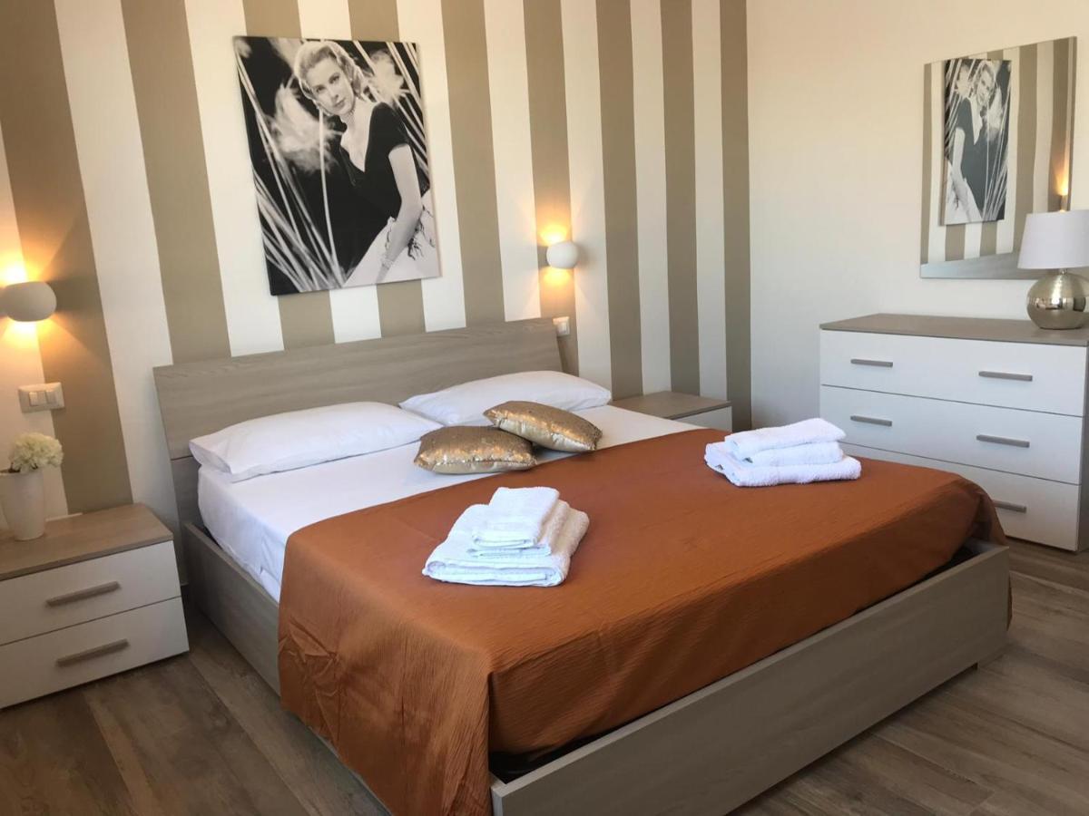 B&B Hollywood - Parcheggio Privato Porto Cesareo Exterior photo