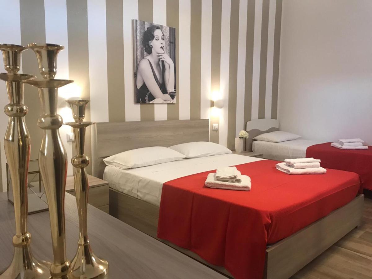 B&B Hollywood - Parcheggio Privato Porto Cesareo Exterior photo
