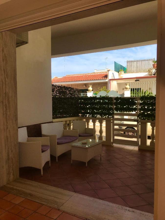B&B Hollywood - Parcheggio Privato Porto Cesareo Exterior photo